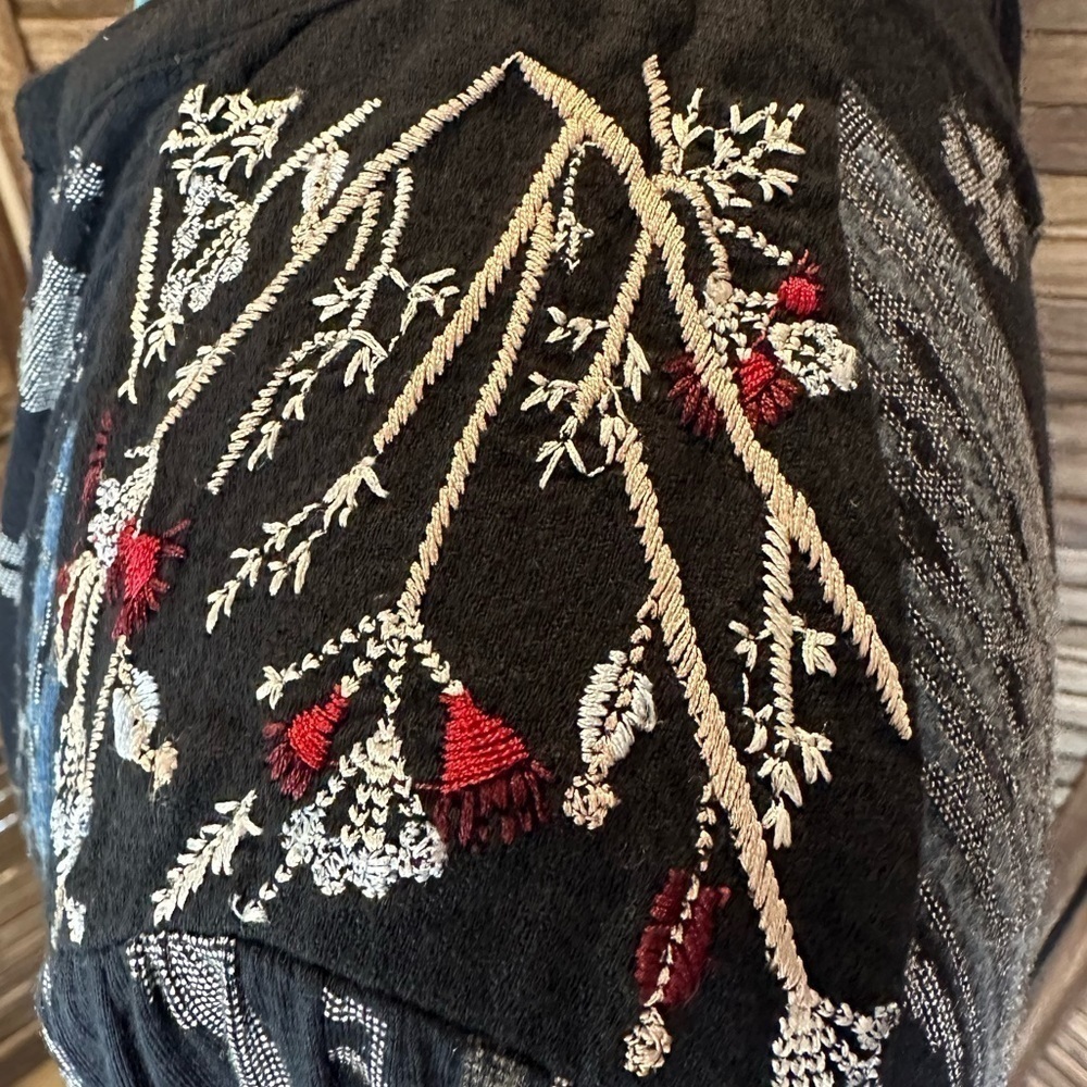 Lucky Brand Boho Witchy Embroidered Top - Picture 3 of 14